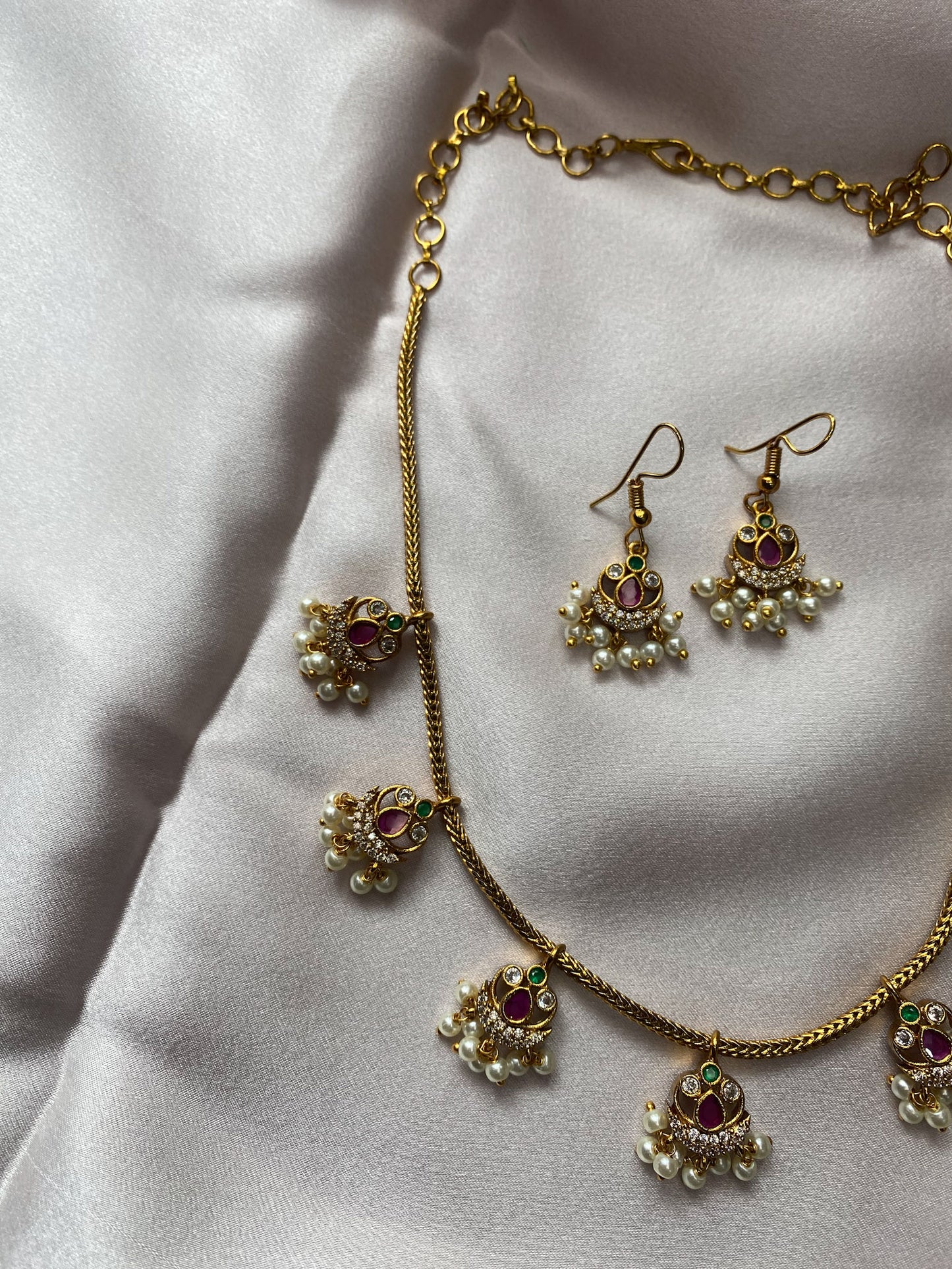 Multi pendant ad necklace