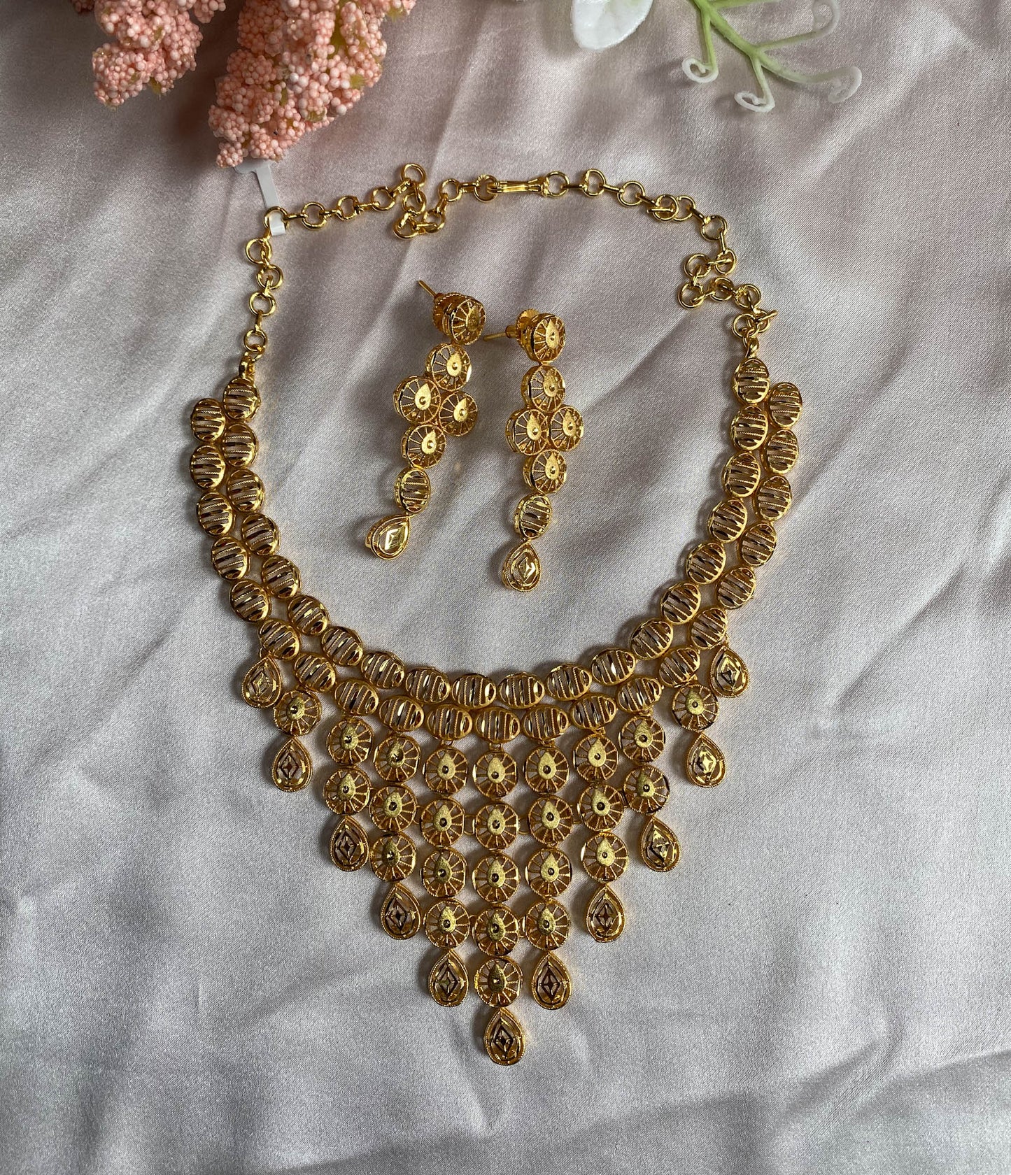 Dubai choker necklace