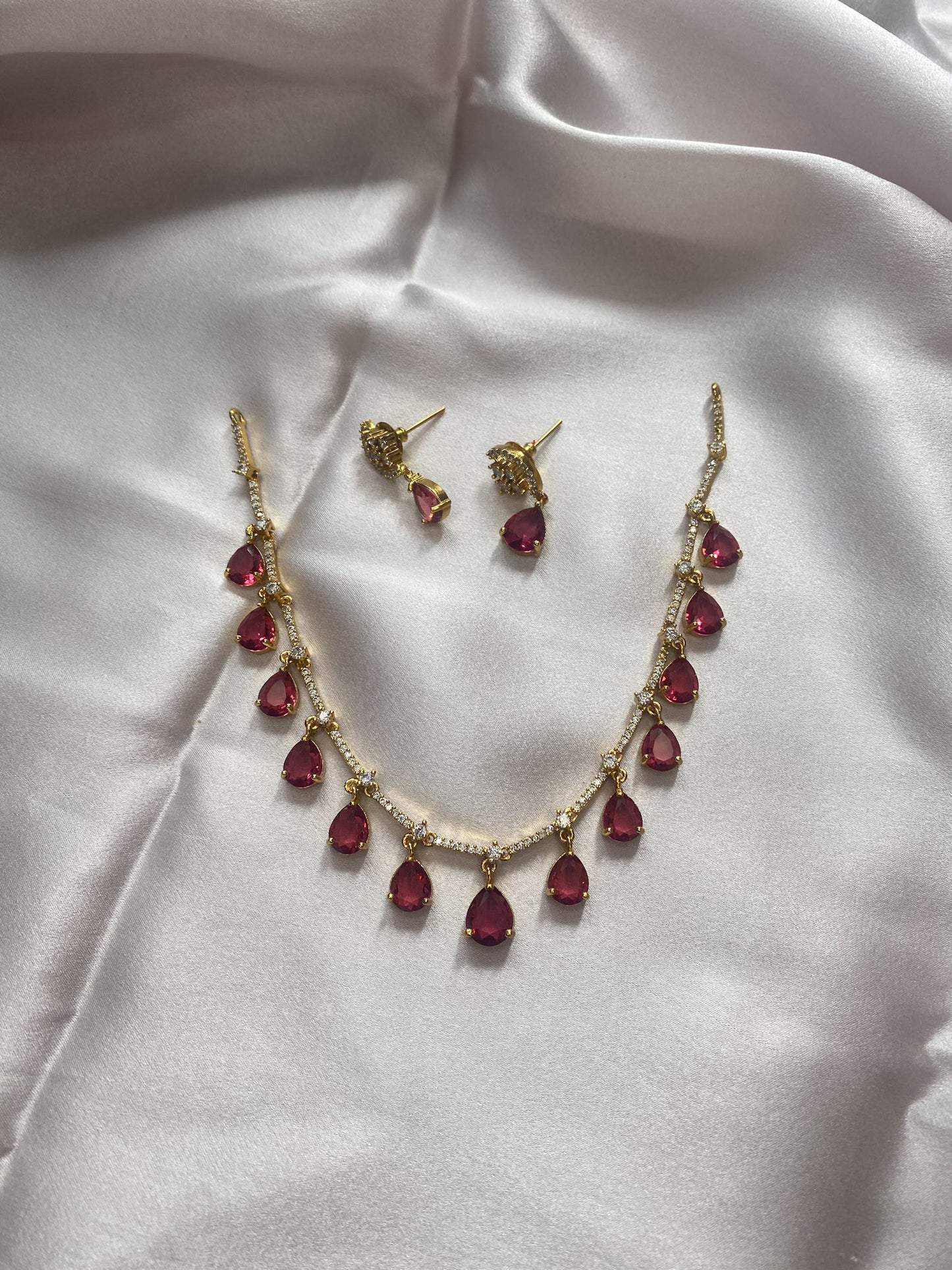 Red ad necklace set