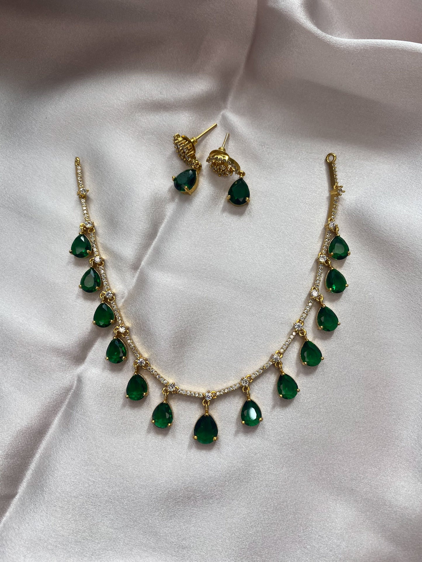 Green ad necklace