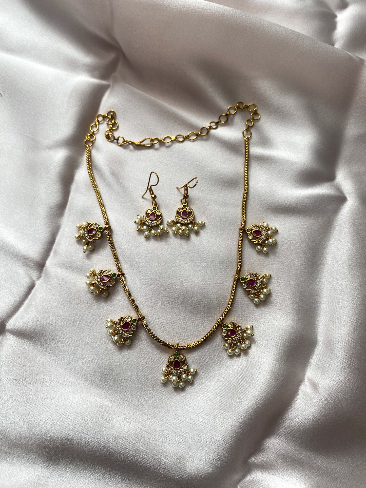 Multi pendant ad necklace