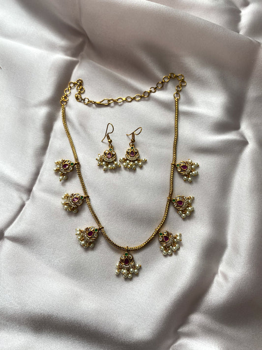 Multi pendant ad necklace