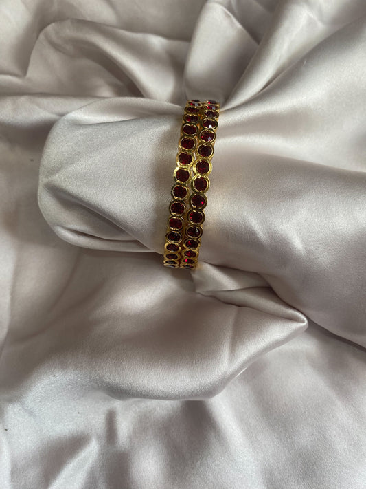 Maroon impone bangles